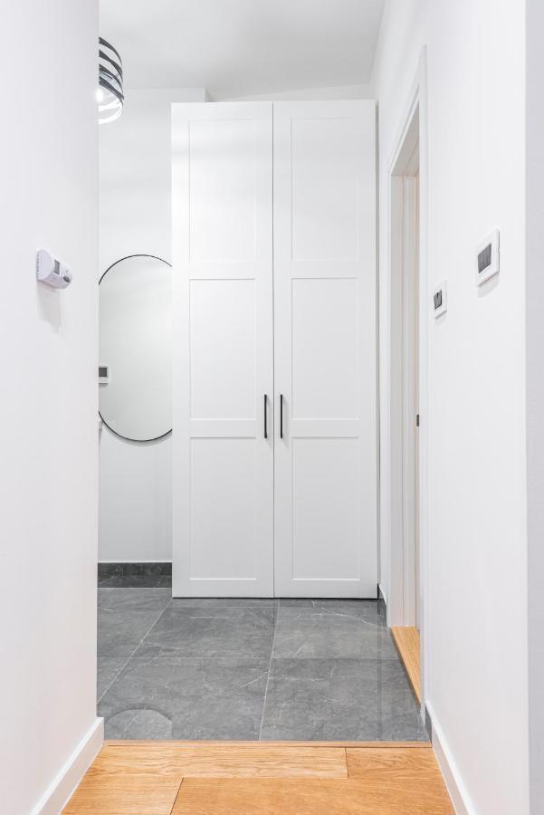 Vertigo One Bedroom Apartment-Free Private Parking Новий Сад Екстер'єр фото