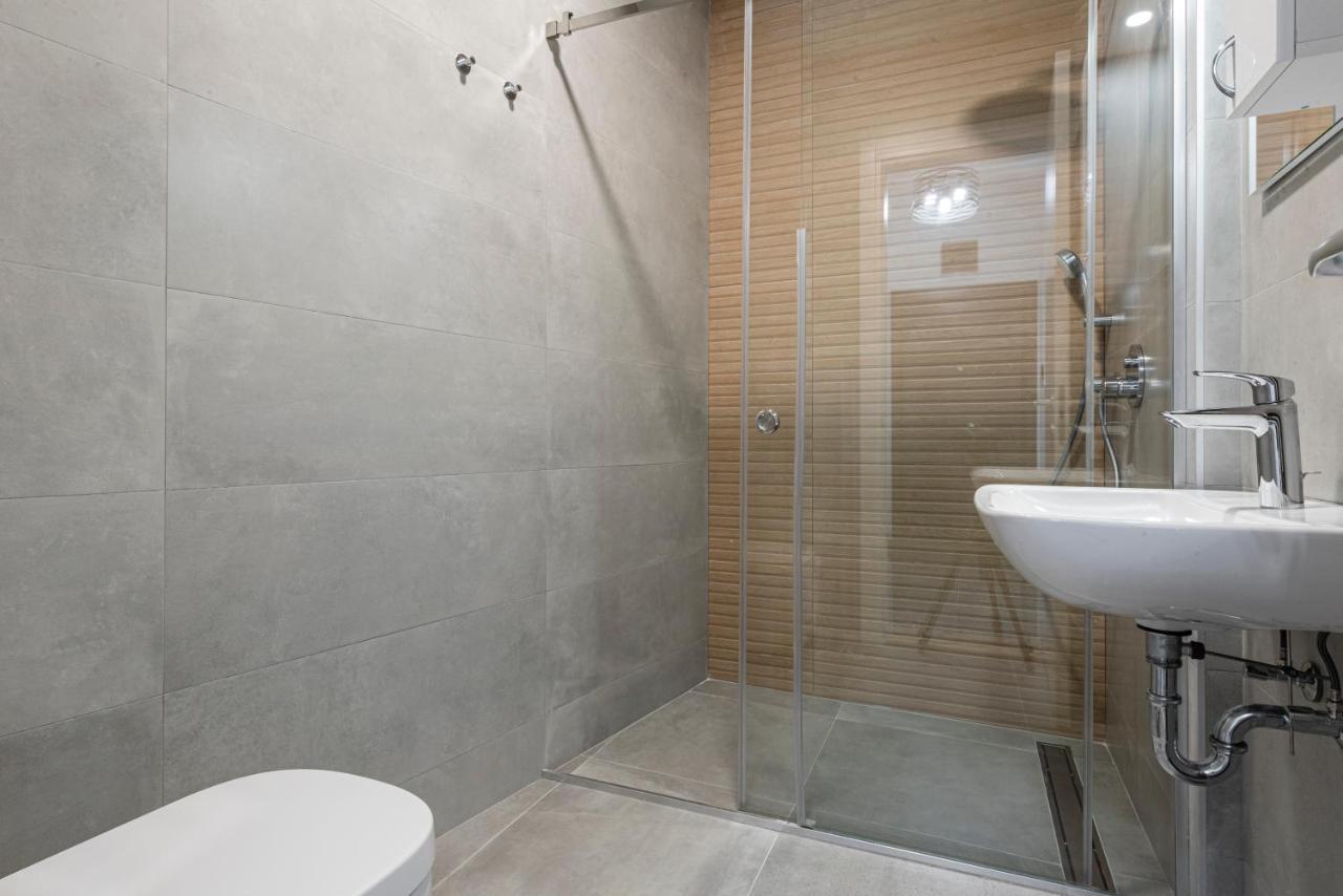Vertigo One Bedroom Apartment-Free Private Parking Новий Сад Екстер'єр фото